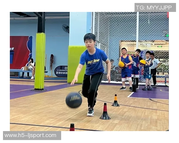 篮球训练时如何提升个人技术与团队配合的有效策略与方法探讨